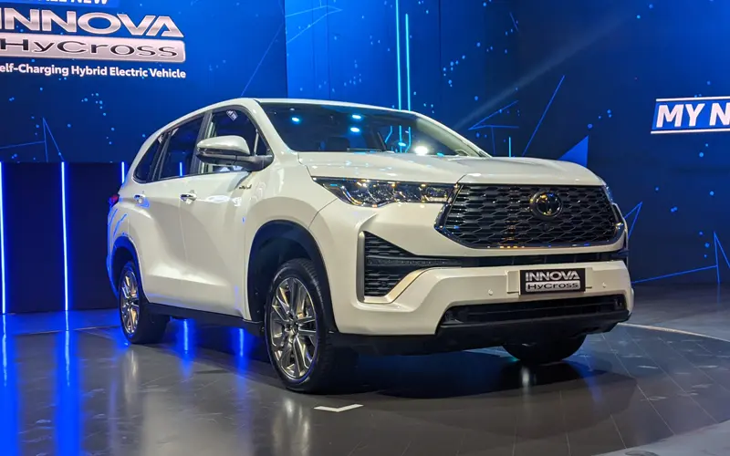 Innova Hycross Price in India 2026 – Complete Guide with Variants, Features & On-Road Cost